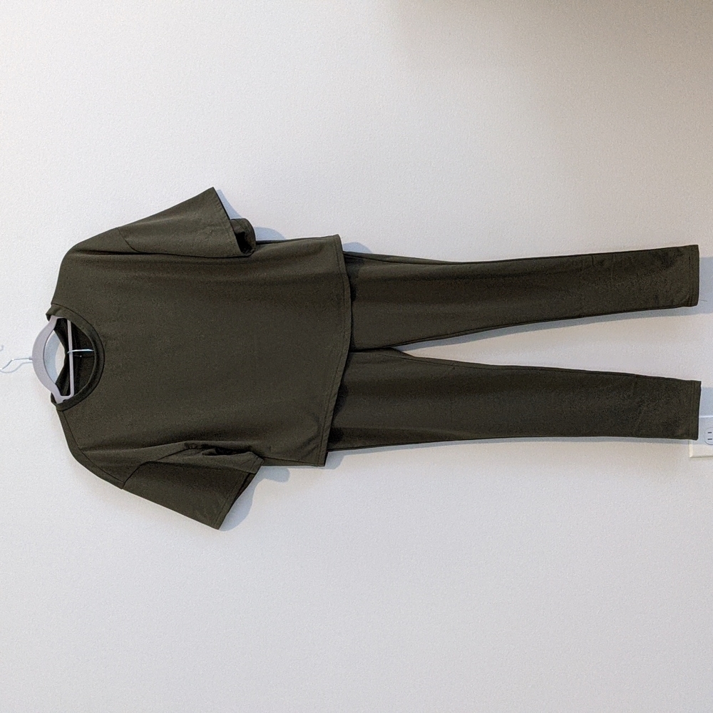 Woman's Size M Crop Fleece top and Pants 2 piece